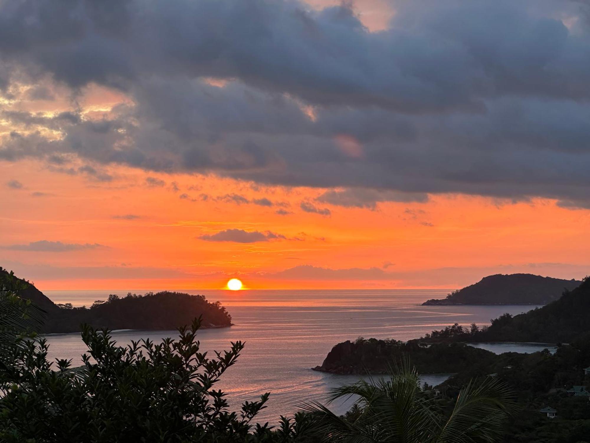 Western Ocean Breeze Self Catering Victoria Luaran gambar